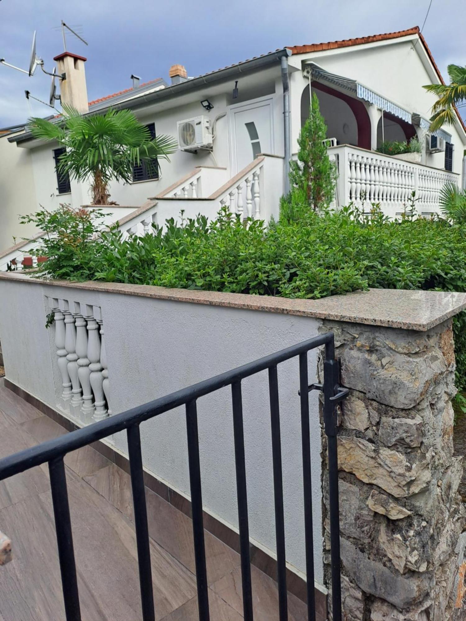 Apartments Stjepan Malinska Ngoại thất bức ảnh