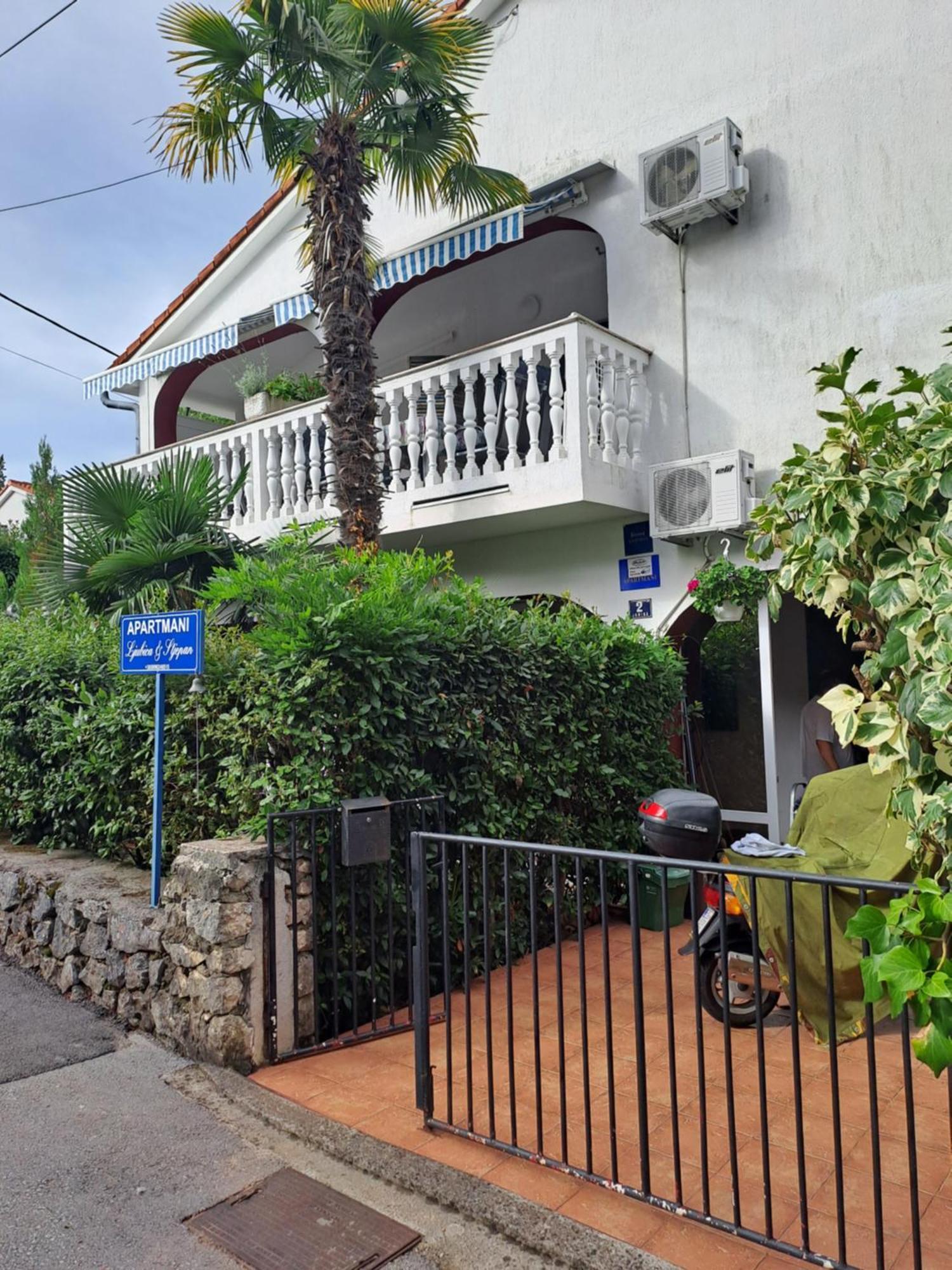 Apartments Stjepan Malinska Ngoại thất bức ảnh