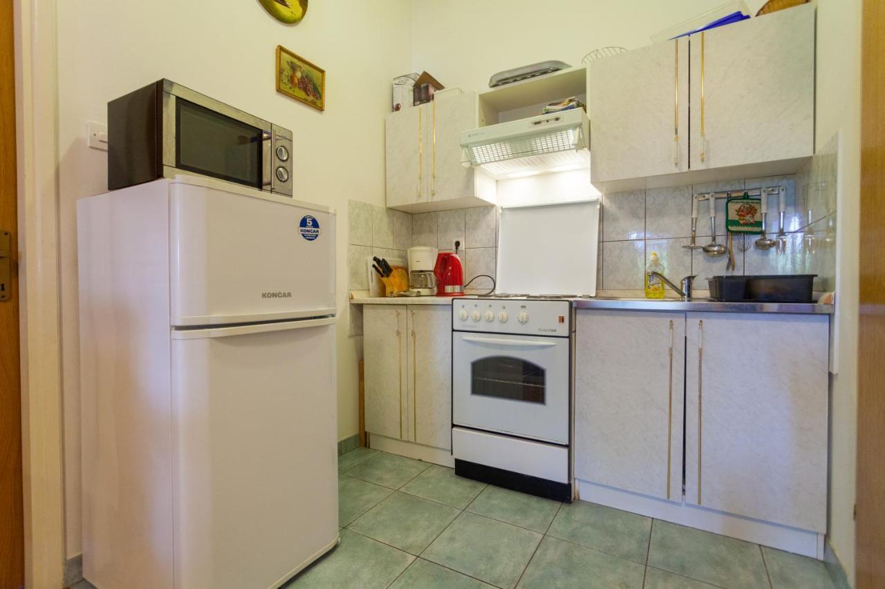 Apartments Stjepan Malinska Ngoại thất bức ảnh